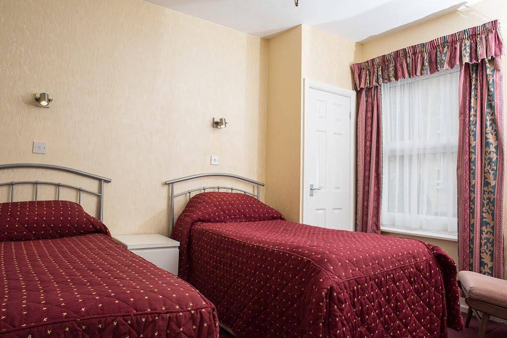 Haddon Hall Hotel (هادون هال هتل) 