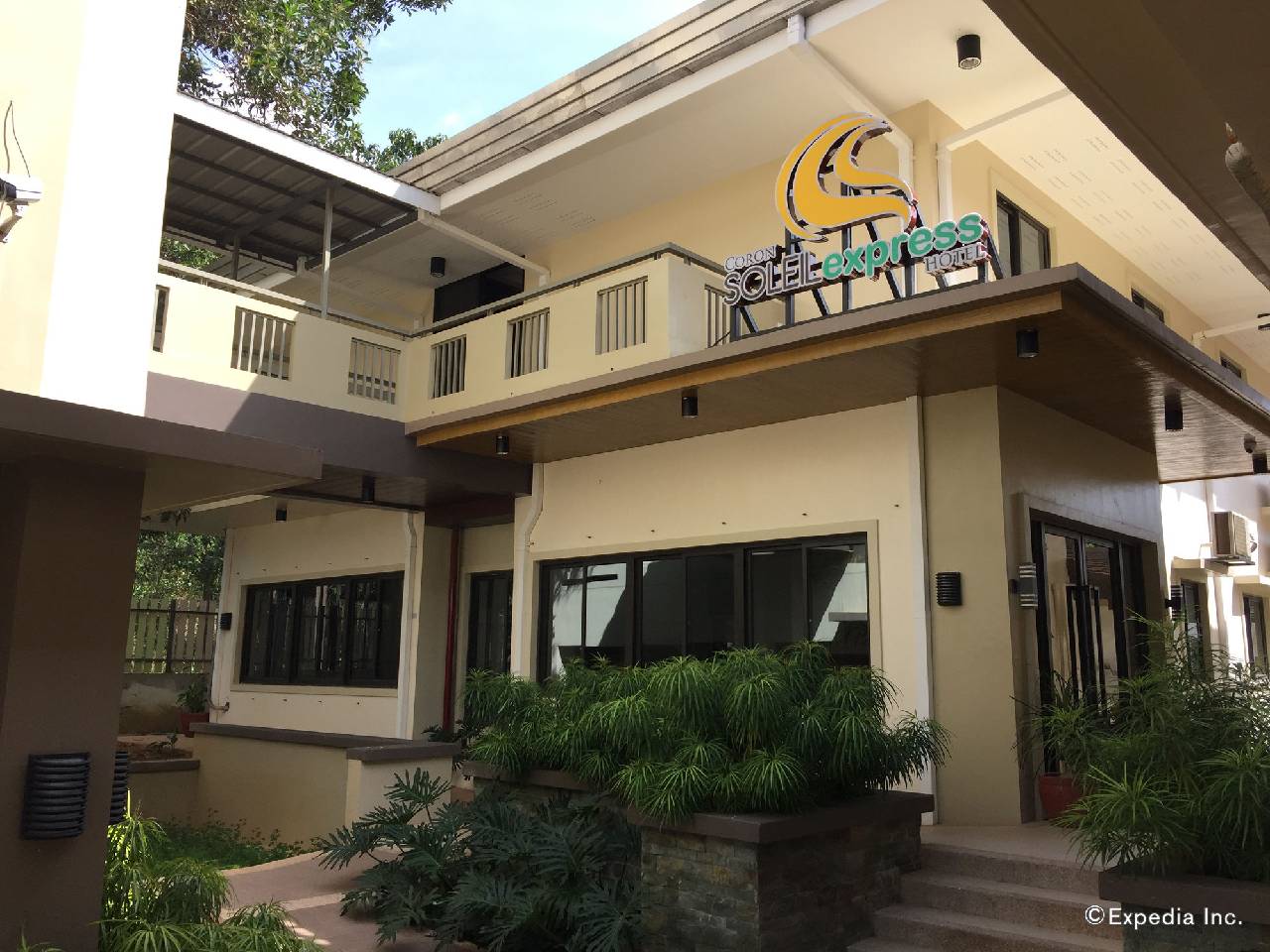 Coron Soleil Express Hotel (كورون سولیل اکسپرس هتل) 