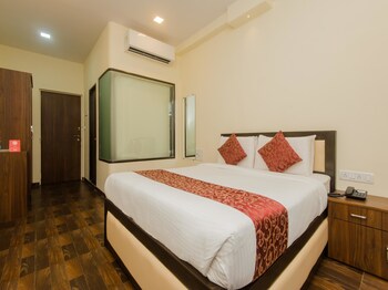 Oyo 9849 Hotel Divine Residency Guestroom