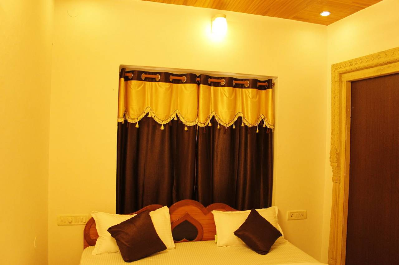 Dylan Cafe And Guest House 