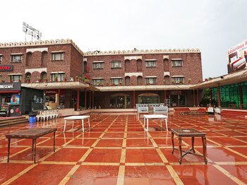 Oyo 16565 Karnal Haveli Property Grounds