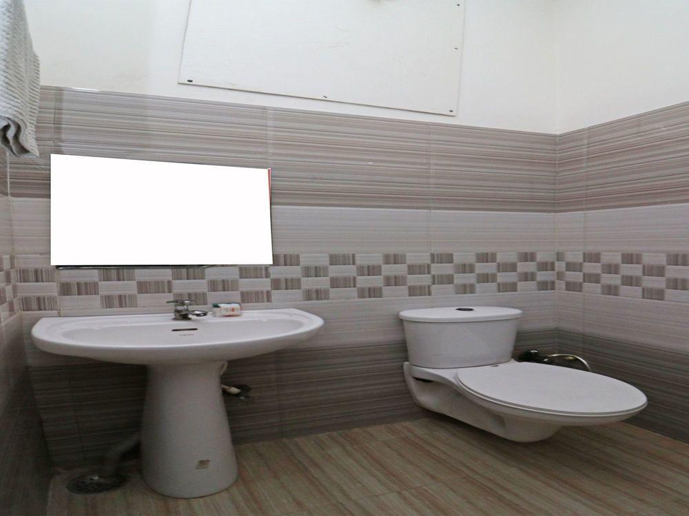 Oyo 7885 Hotel Myraa 