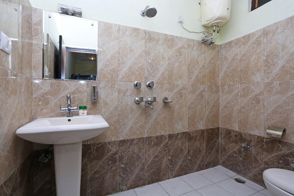 Oyo 8909 Hotel Grand 