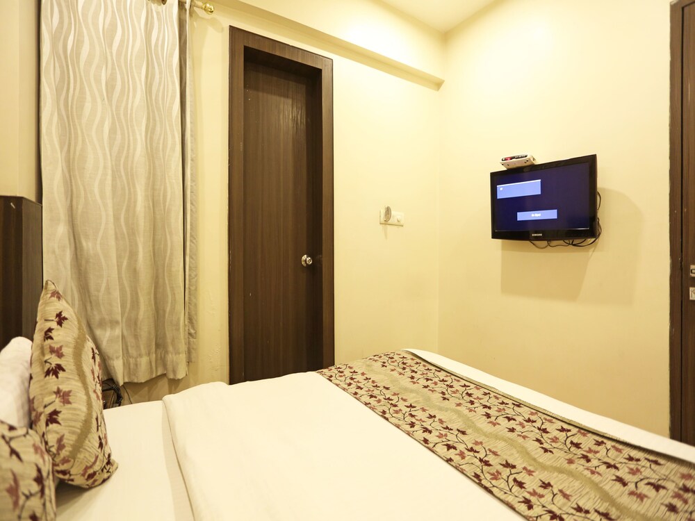 Oyo 1807 Hotel Platinum Inn Guestroom