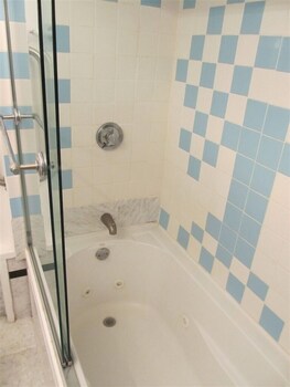 Herbivorian House Bathroom Shower