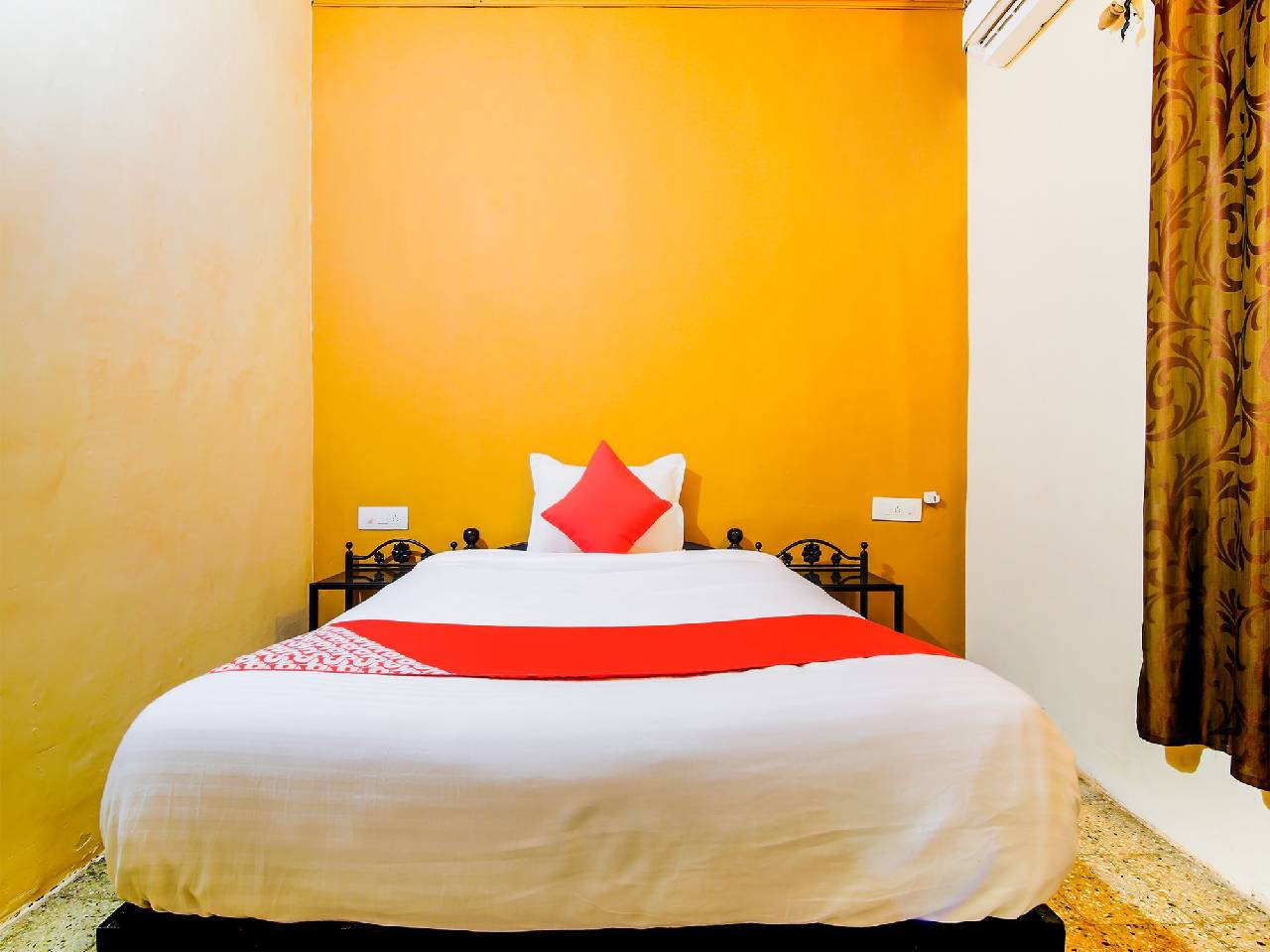 Oyo 7686 Rose Garden Standard Rooms 