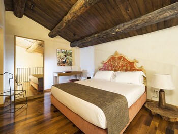 Relais San Giuliano Guestroom