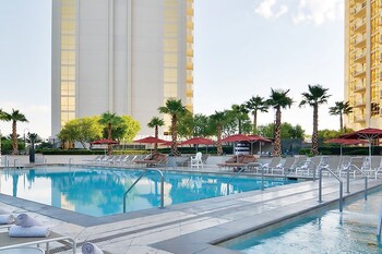 Aaa 3 Rooms 3 Bath Suite At The Signature Condo Hotel Outdoor Pool