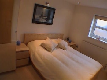 Earle House Serviced Apartments Guestroom