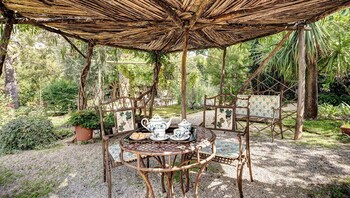 Villa Romano Outdoor Dining