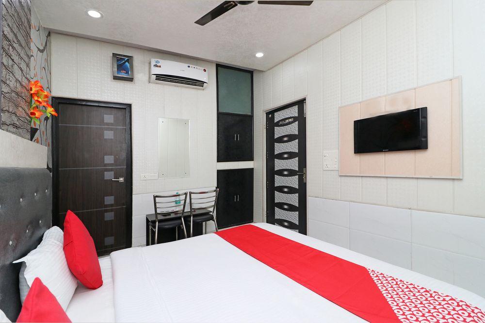 Oyo 7885 Hotel Myraa 
