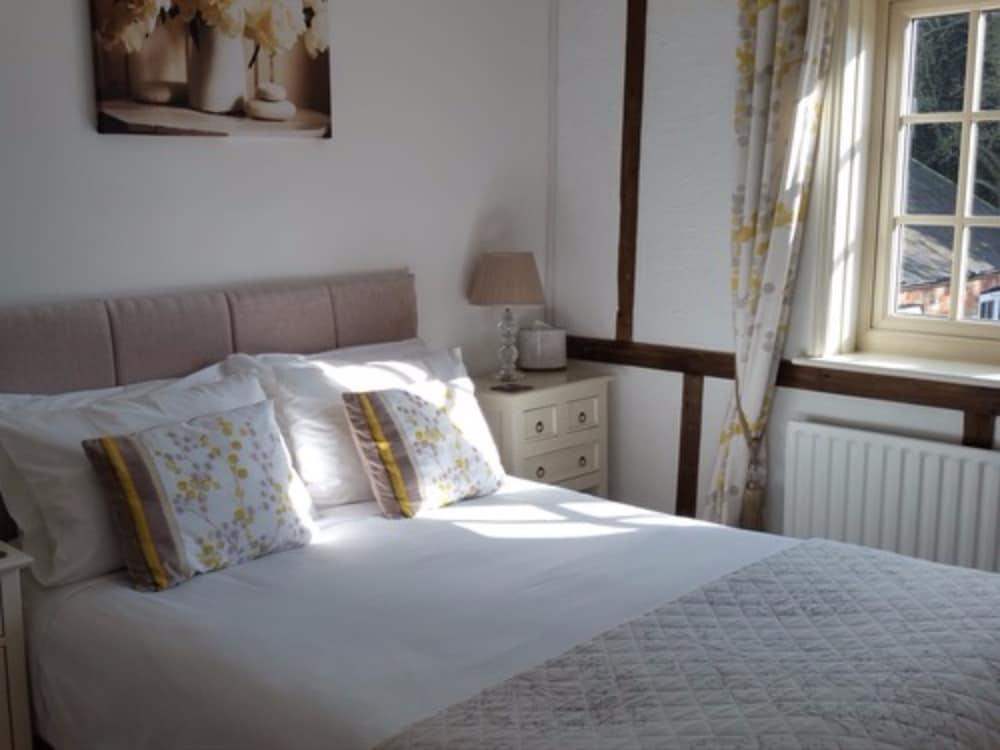 Woodleys Farm House 