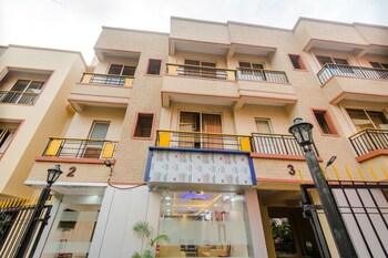 Oyo 9326 Om Sai Residency Hotel Front