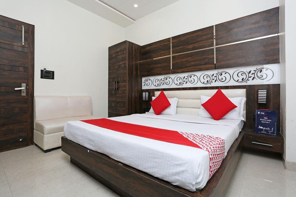 Oyo 10842 Hotel Anjali Mahal 