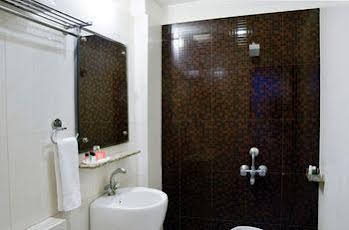 Zo Rooms Dayal Bagh 