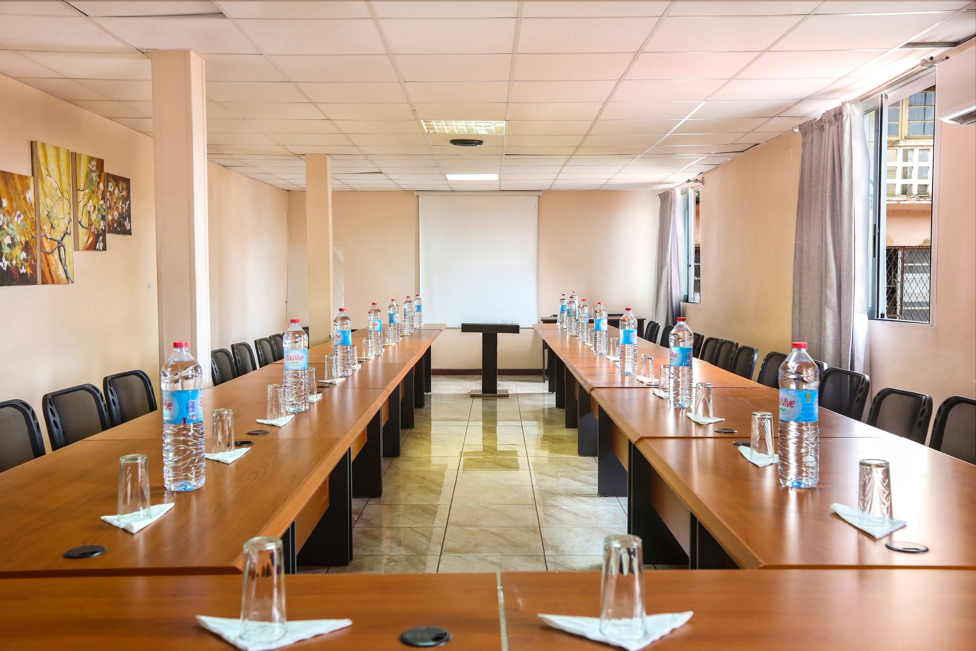 Le Grand Mellis Hôtel & Spa (ل گرند ملیس هôتل و اسپا) 