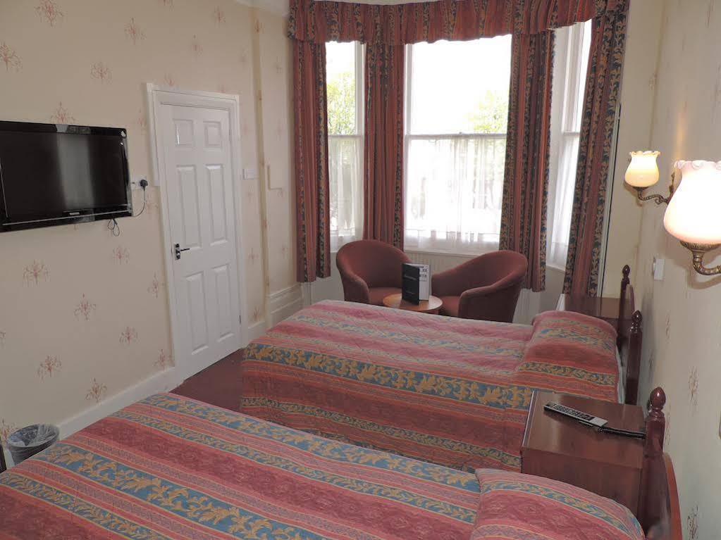 Haddon Hall Hotel (هادون هال هتل) 