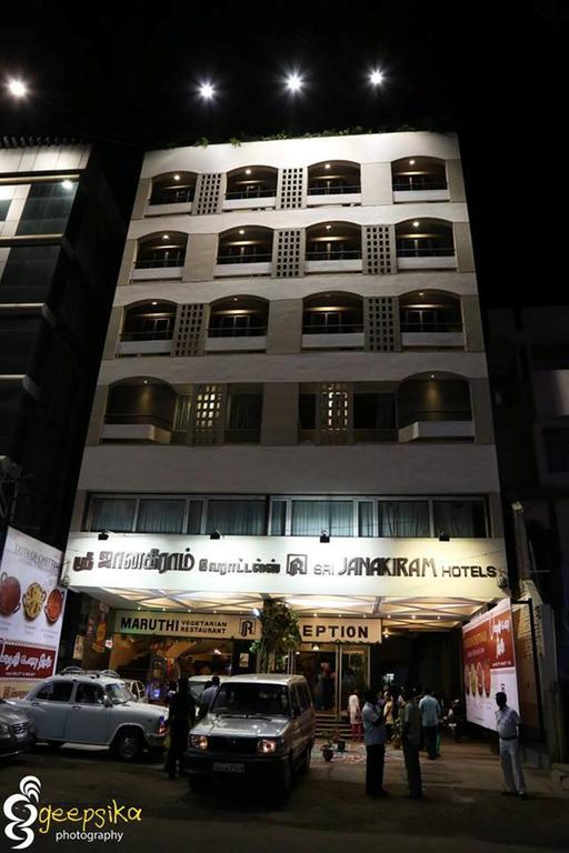Sri Janakiram Hotels (اسری جاناكیرام هتل) 