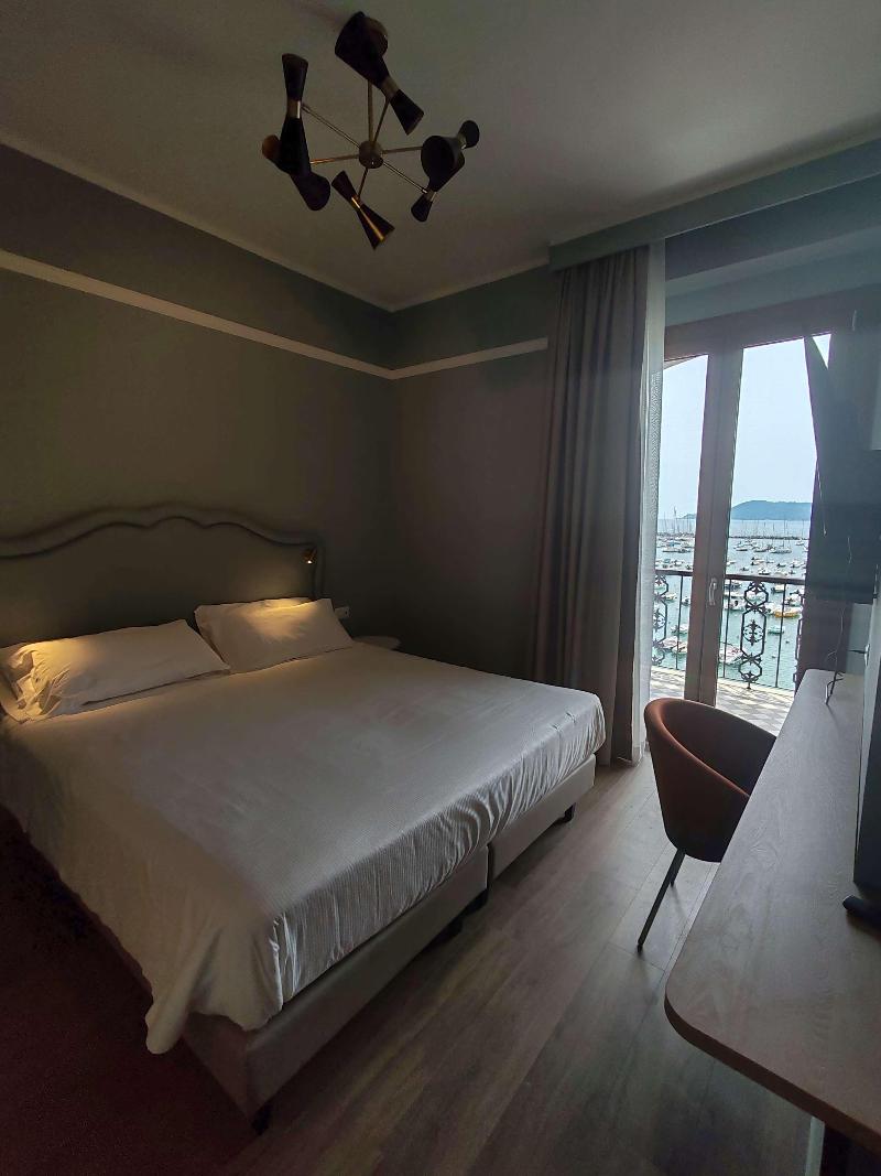 Shelley E Delle Palme Hotel Room