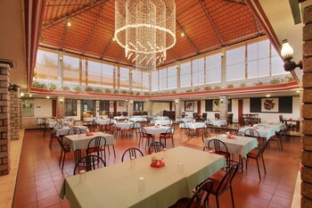 Oyo 10865 Heritage Shelters Resort Restaurant