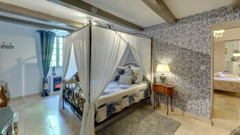 Le Mas Des 5 Fontaines. Chambres D'hôtes Guestroom