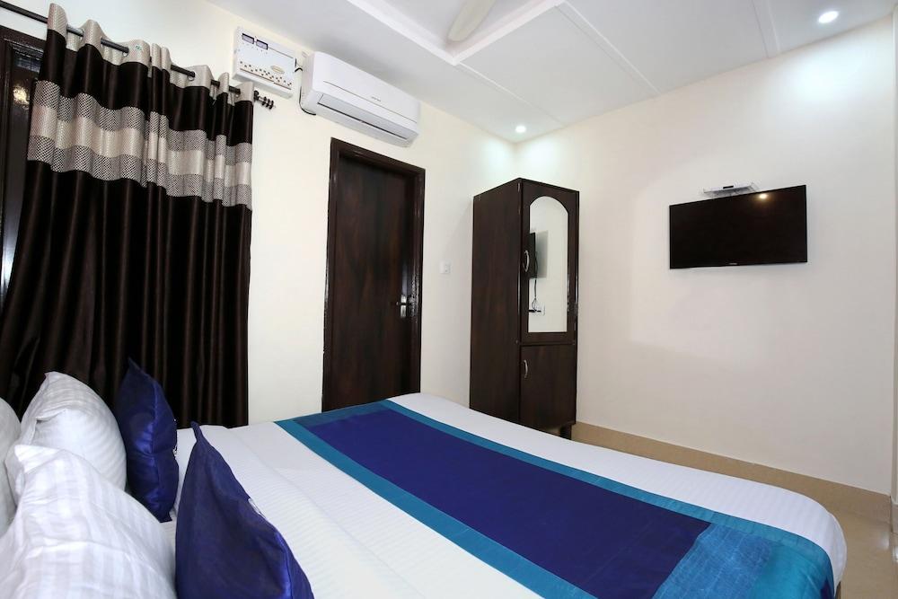 Hotel J S Regency 