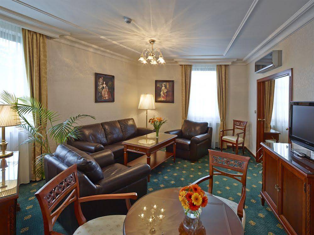 Hotel Stefanik (هتل استفانیك) 