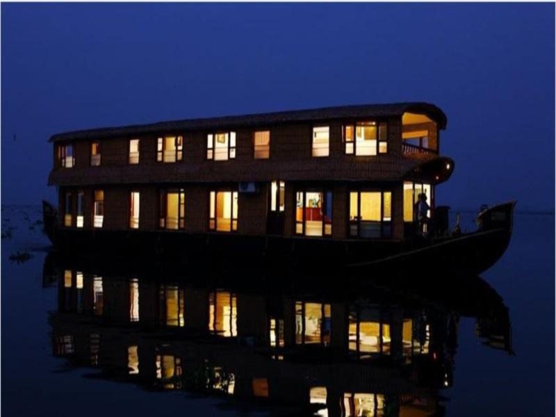 Grand Nirvana Jacuzzi Super Luxury Premium House Boat 