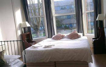 Pearl Court Guesthouse 