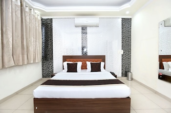 Oyo 10832 Hotel Jb 2 Guestroom