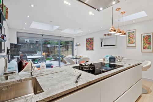 Chic 2bed 2bath Apt W Garden In Clapham Junction 