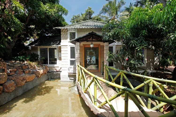 Hotel Valluvar 
