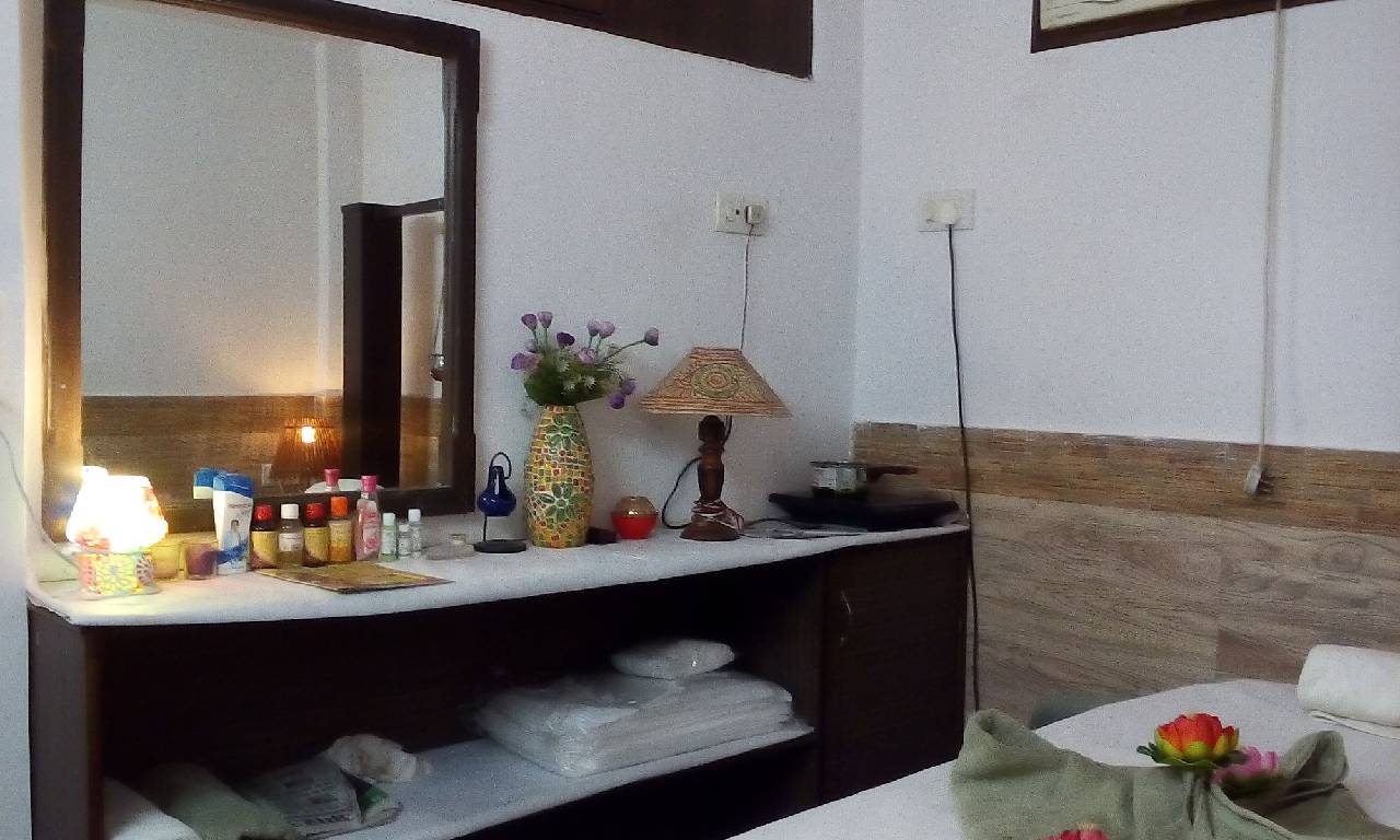 Hotel Ganesha Inn 