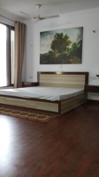 Pali Residency Noida Guestroom