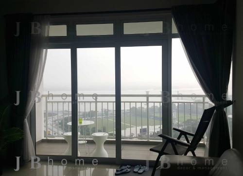 Golden Sand Seaview Residence Suites 