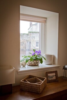 West Fenton Court (وست فنتون كورت) Guestroom View