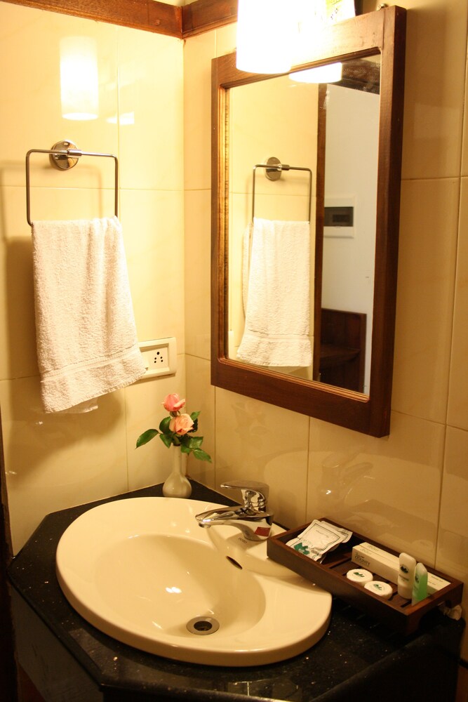 Ayur County Bathroom Sink