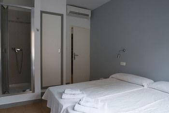 Hostal Y Apartamentos Ripoll 