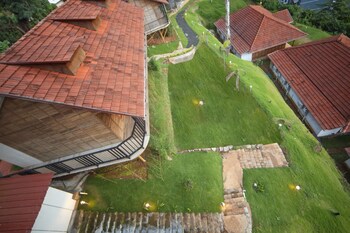 Dream Coconut Villa Resort Courtyard