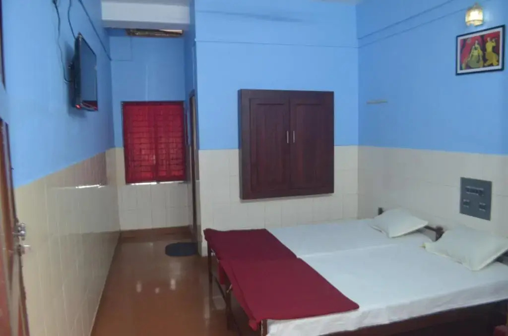 Parakkal Tourist Home 