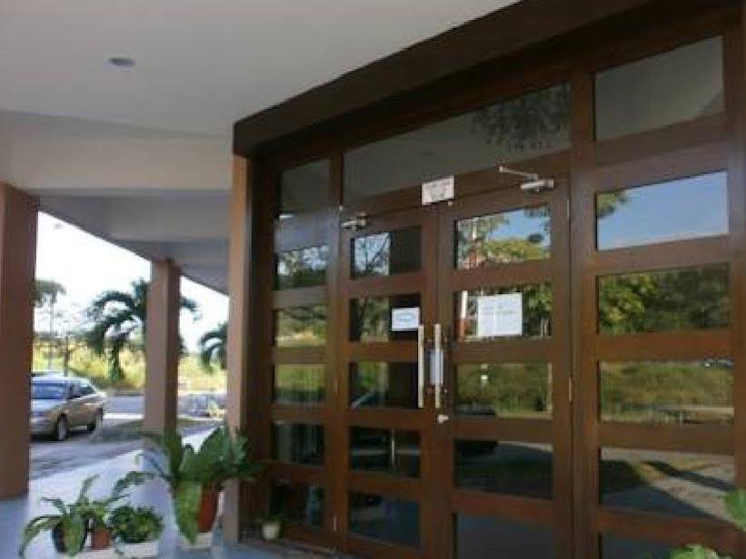 Oasis Hotel Hotel Entrance