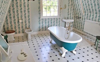 Toll House Emsworth 37078 Bathroom