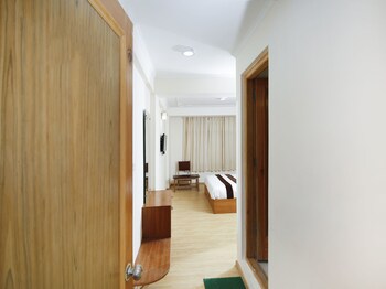 Oyo 11388 Hotel Dimbir Regency Guestroom