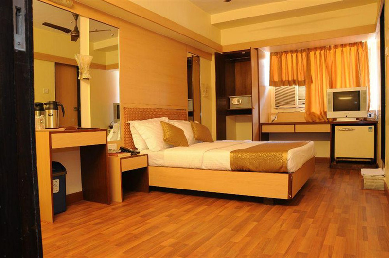 Hotel Avon Ruby Room