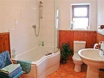 Bronhaul Farm Cottages 