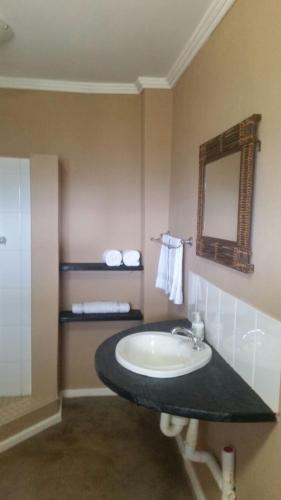 Woodcutters Guest House & Cottage 