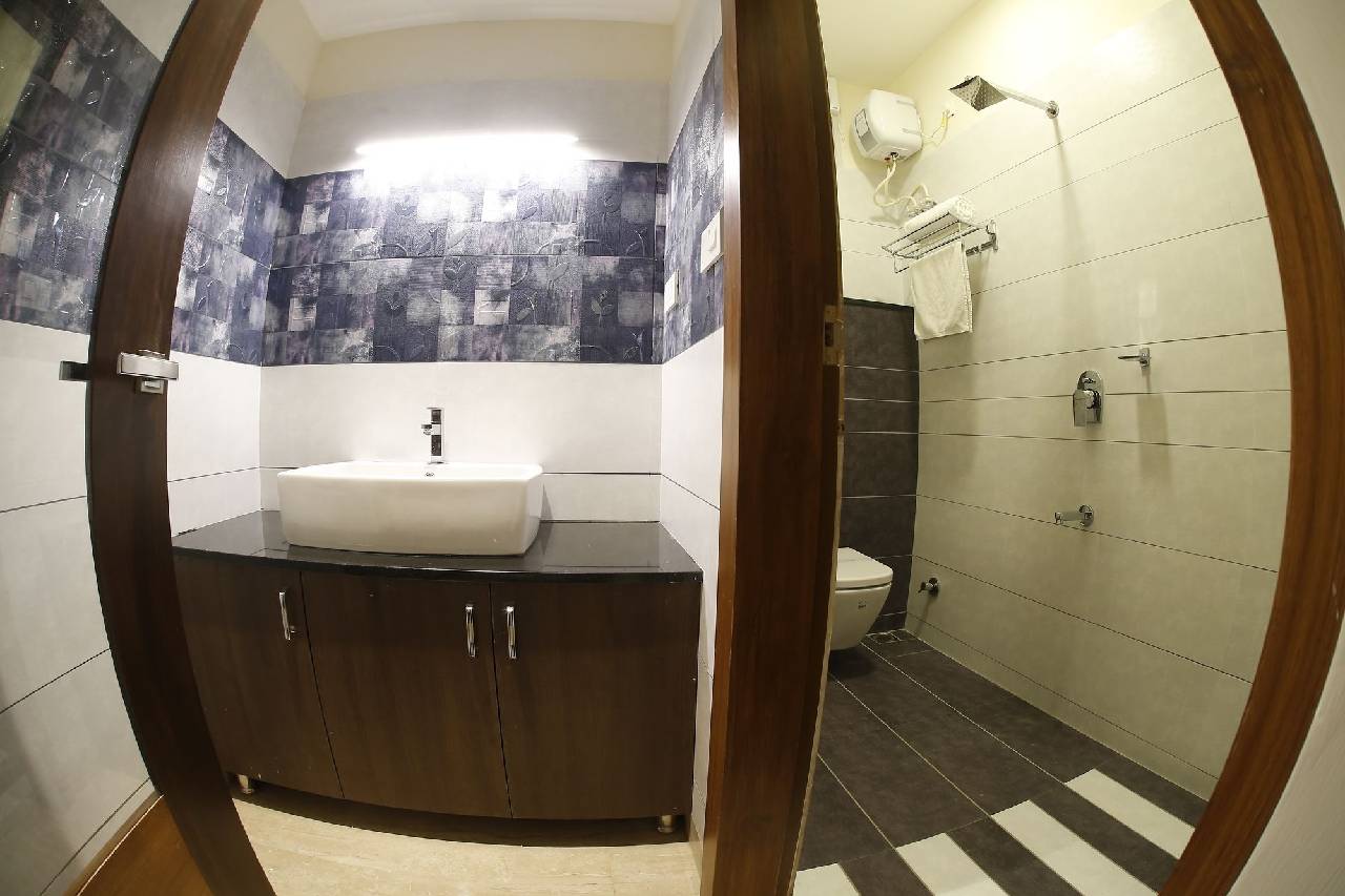 Breeze Suites 