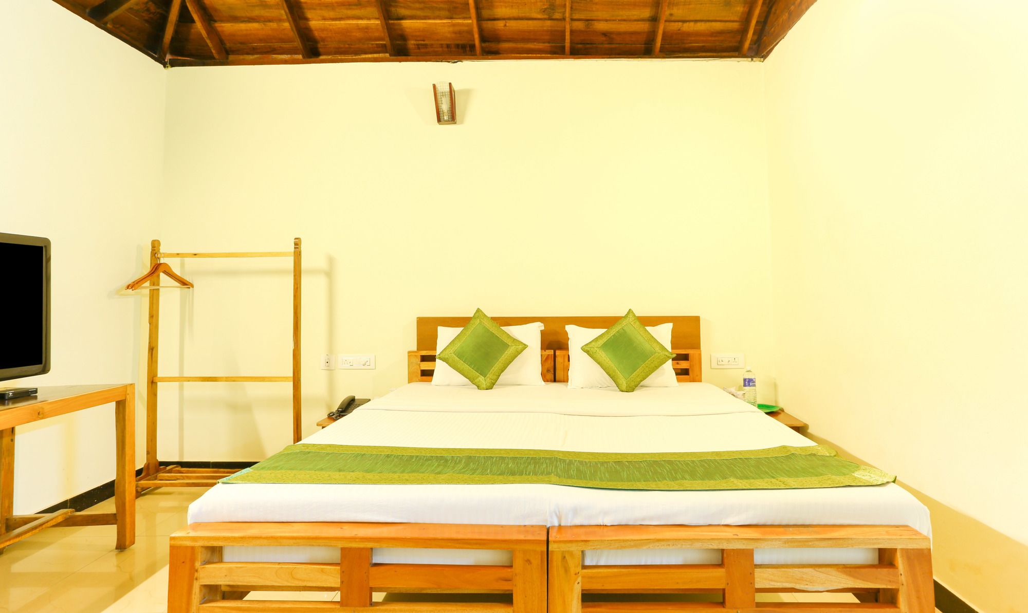 Oyo 15962 Green Aura Resort 