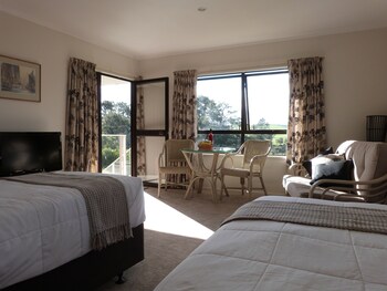 Morepork Riverside Lodge Guestroom
