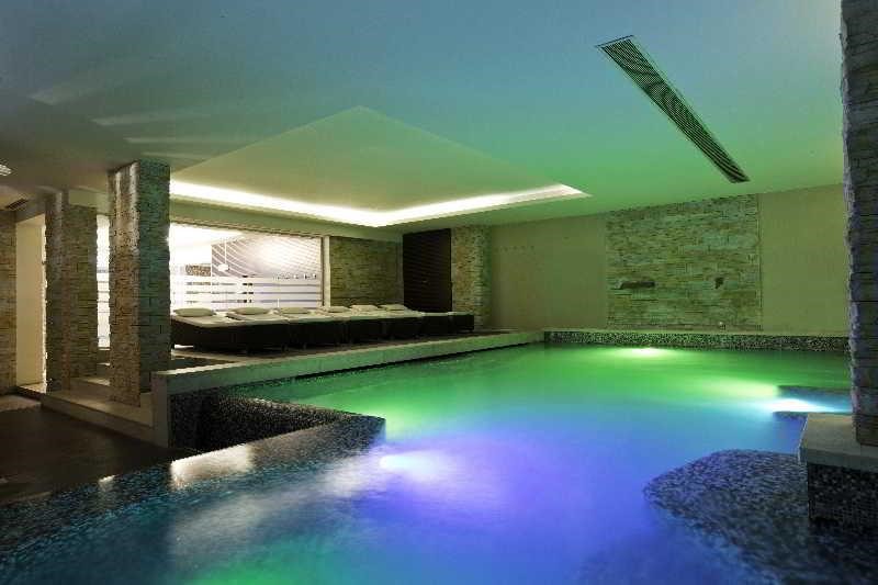Blu Hotel Acquaseria (بلو هتل آكکواسریا) 